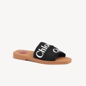 Gorgeous Chloe’ Woody flat